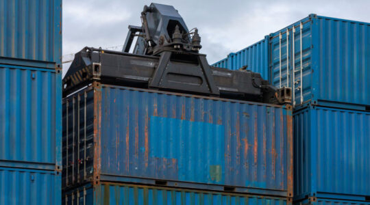 Container Dry dans un dépôt au port du Havre