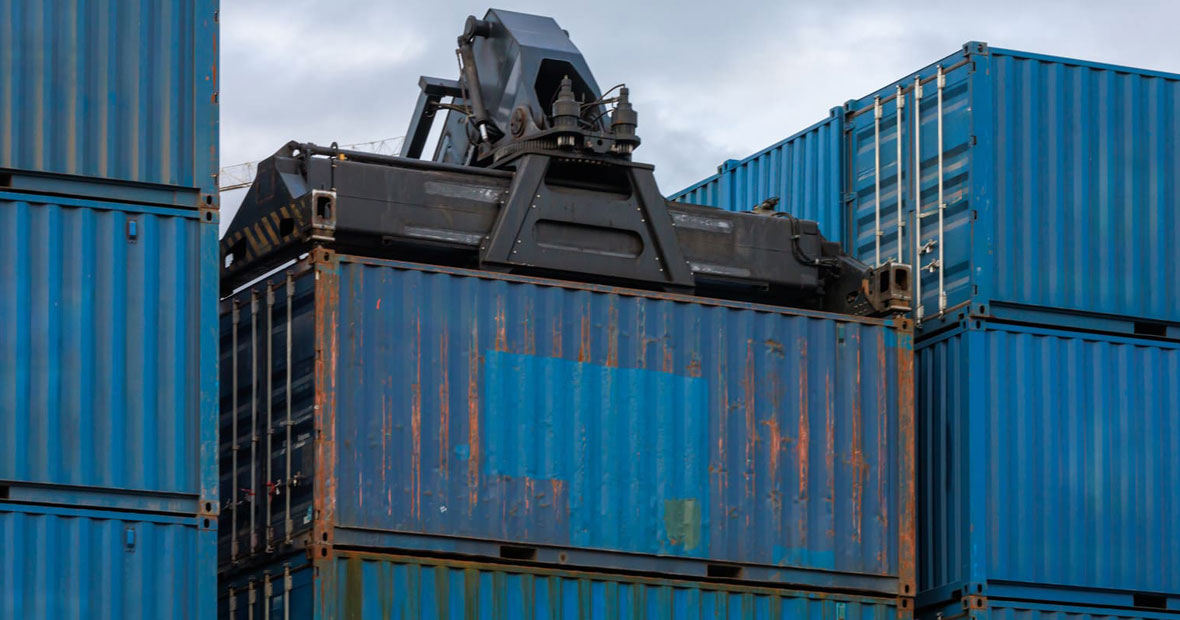 Container Dry dans un dépôt au port du Havre